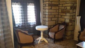 Фото номера Двухместный номер Делюкс с 1 кроватью и балконом Отель Old House Glavatarski Han г. Главатарци 18