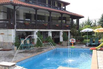 Фото номера Дом с 7 комнатами Дома для отпуска Guest House Brezata - Betula г. Главатарци 31