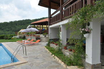 Фото номера Дом с 7 комнатами Дома для отпуска Guest House Brezata - Betula г. Главатарци 27