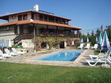 Фото номера Дом с 7 комнатами Дома для отпуска Guest House Brezata - Betula г. Главатарци 30