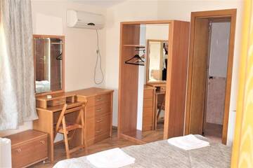 Фото номера Дом с 7 комнатами Дома для отпуска Guest House Brezata - Betula г. Главатарци 35