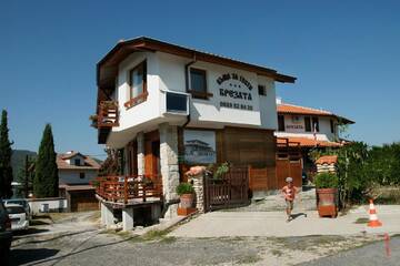 Фотографии Дома для отпуска Guest House Brezata - Betula г. Главатарци (Болгария) №2 Фото Дома для отпуска Guest House Brezata - Betula г. Главатарци 2