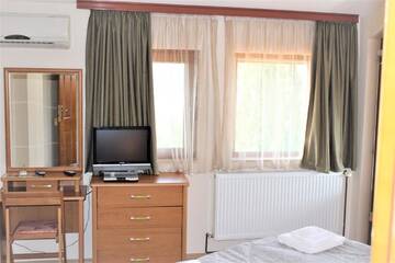 Фото номера Дом с 7 комнатами Дома для отпуска Guest House Brezata - Betula г. Главатарци 14