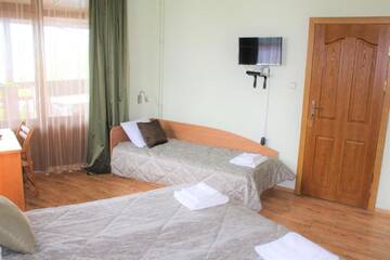 Фото номера Дом с 7 комнатами Дома для отпуска Guest House Brezata - Betula г. Главатарци 5