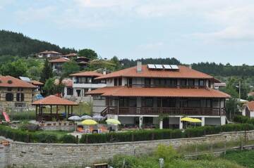 Фото номера Дом с 7 комнатами Дома для отпуска Guest House Brezata - Betula г. Главатарци 46