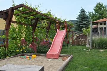 Фото номера Дом с 7 комнатами Дома для отпуска Guest House Brezata - Betula г. Главатарци 50