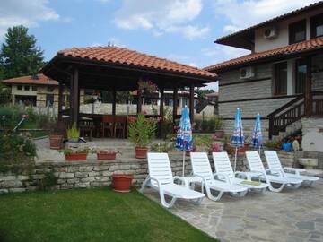 Фото номера Дом с 7 комнатами Дома для отпуска Guest House Brezata - Betula г. Главатарци 47