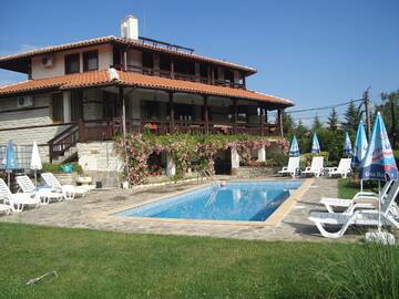Фото номера Дом с 7 комнатами Дома для отпуска Guest House Brezata - Betula г. Главатарци 24